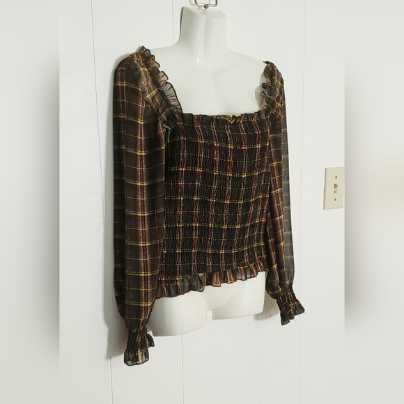 Toby & Olive Smocked Crop Top - Picture 2 of 4